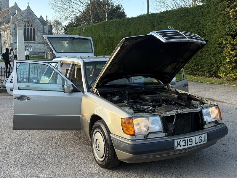 Used Mercedes-Benz E Class 1992 for sale - 76641679: Photo 8