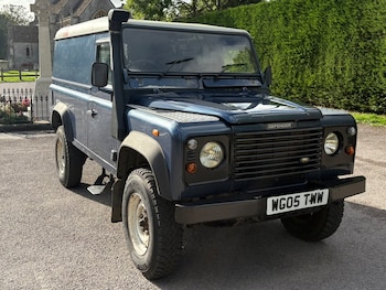 Land Rover - Defender