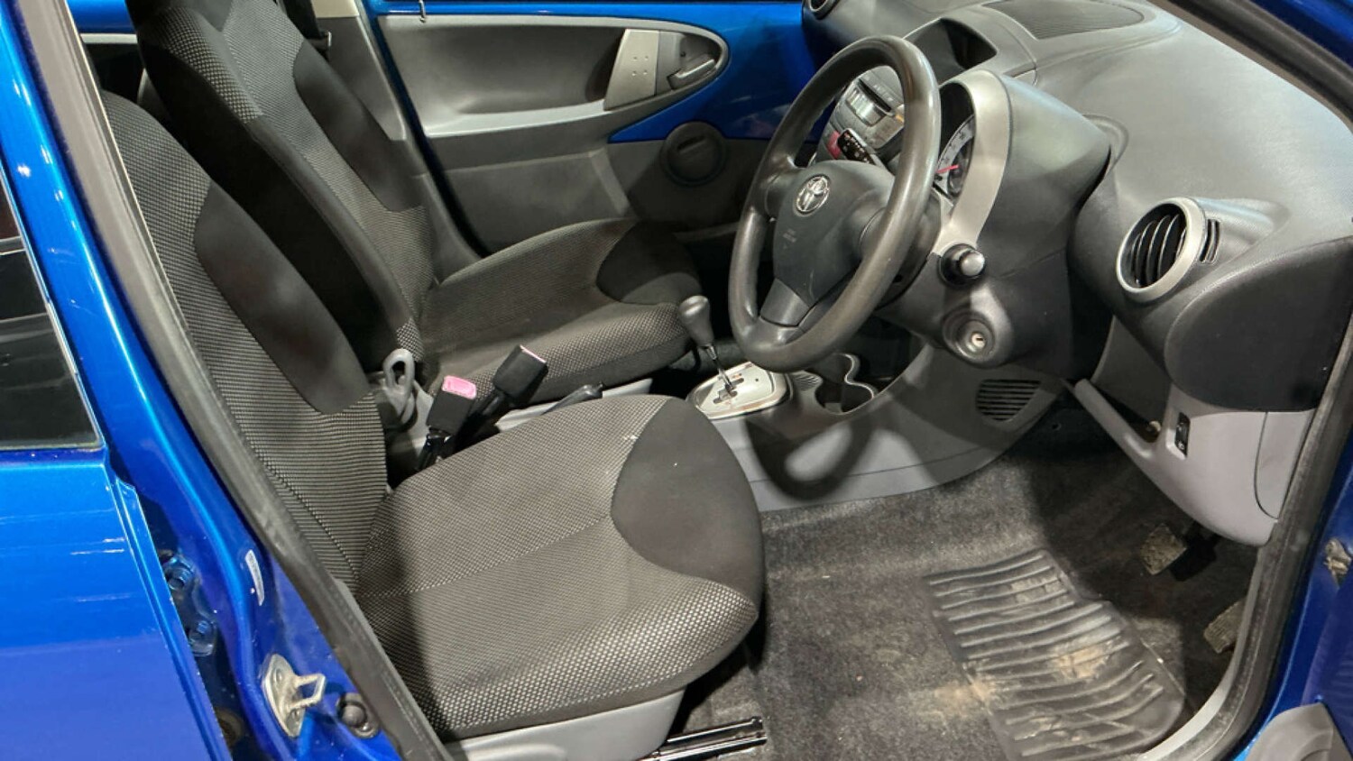 Used Toyota AYGO 2010 for sale - 77905774: Photo 9