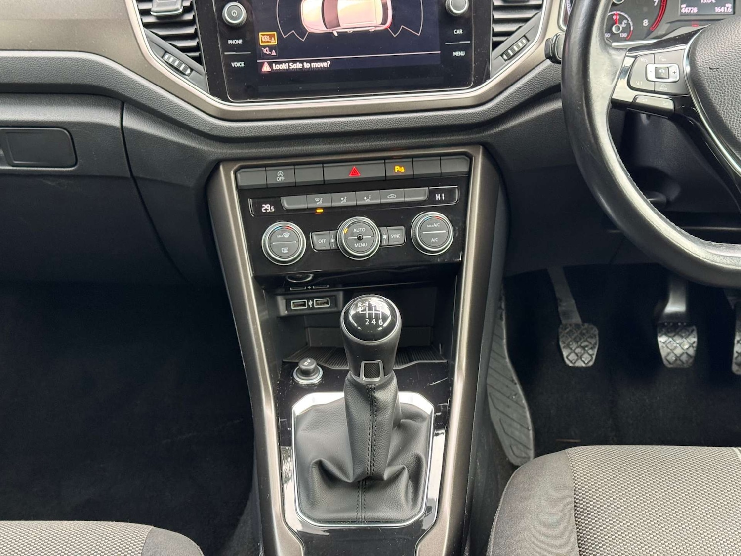 Used Volkswagen T-Roc 2018 for sale - 76923082: Photo 14