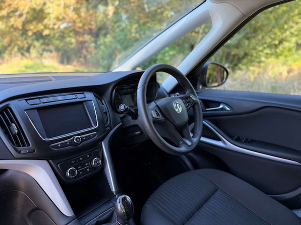 Used Vauxhall Zafira Tourer 2017 for sale - 75723879: Photo 17