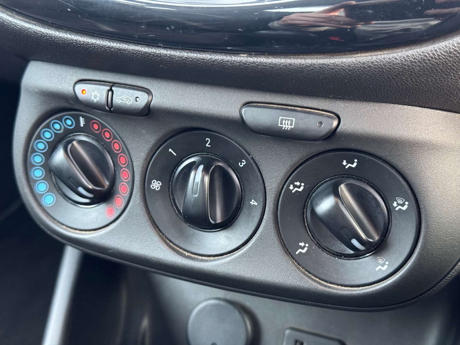 Used Vauxhall Corsa 2015 for sale - 77392232: Photo 25