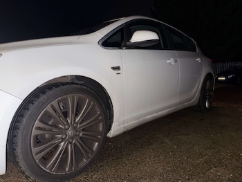 Used Vauxhall Astra 2012 for sale - 77261428: Photo