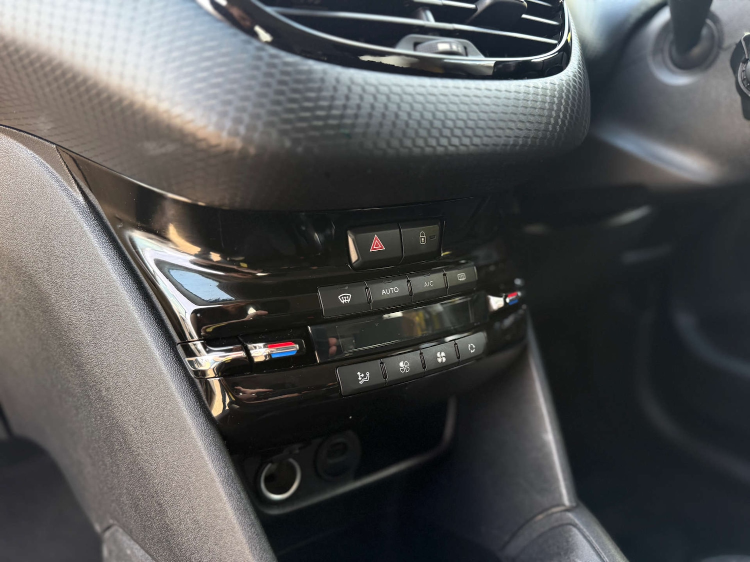 Used Peugeot 208 2018 for sale - 78064659: Photo 29