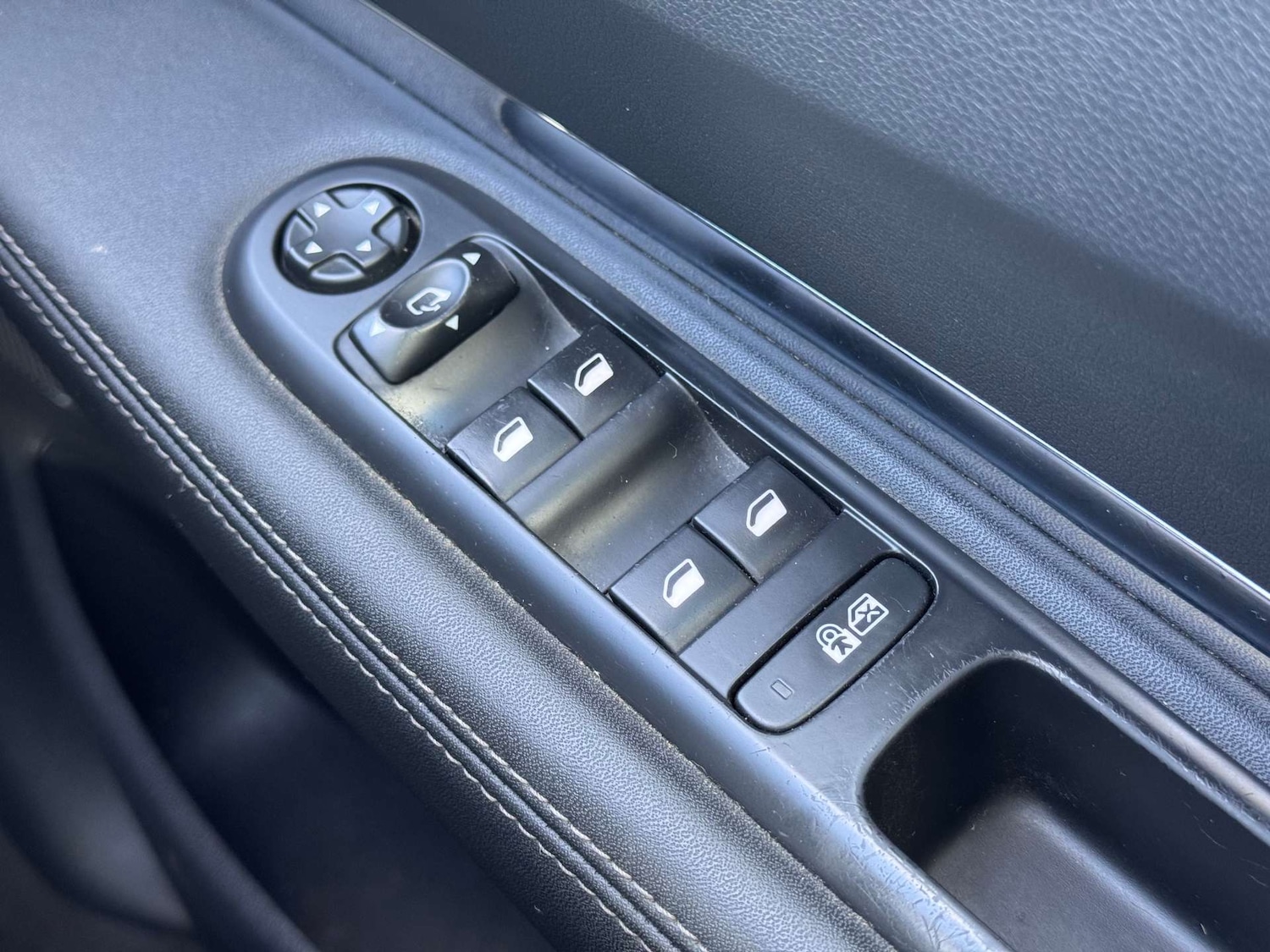 Used Peugeot 3008 2014 for sale - 78078324: Photo 24