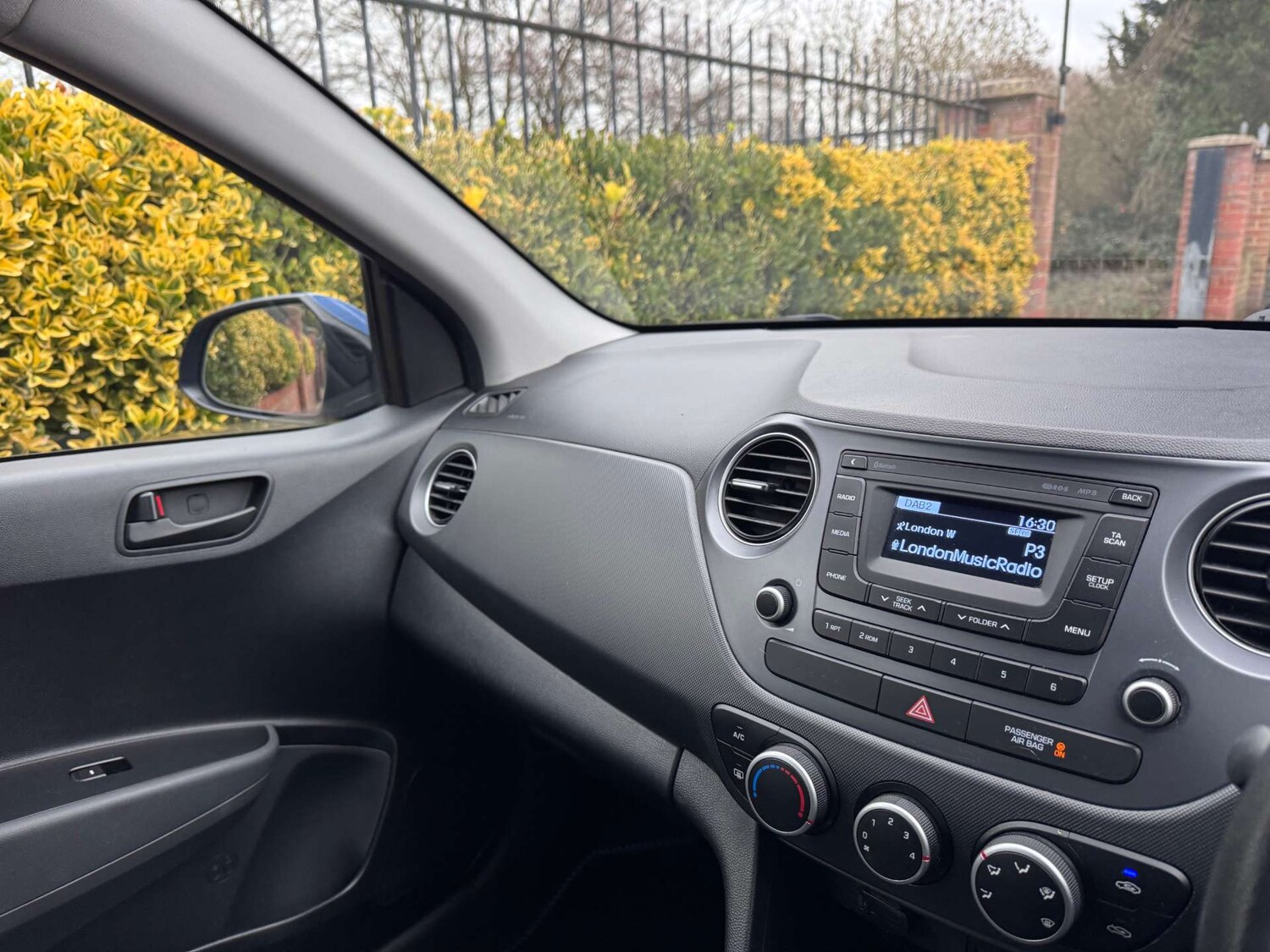 Used Hyundai i10 2018 for sale - 77594765: Photo 40