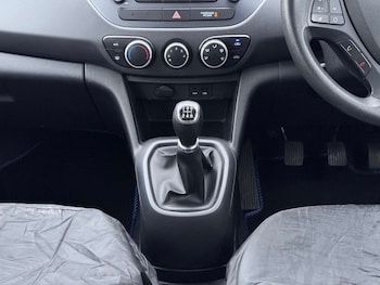 Used Hyundai i10 2018 for sale - 77594765: Photo