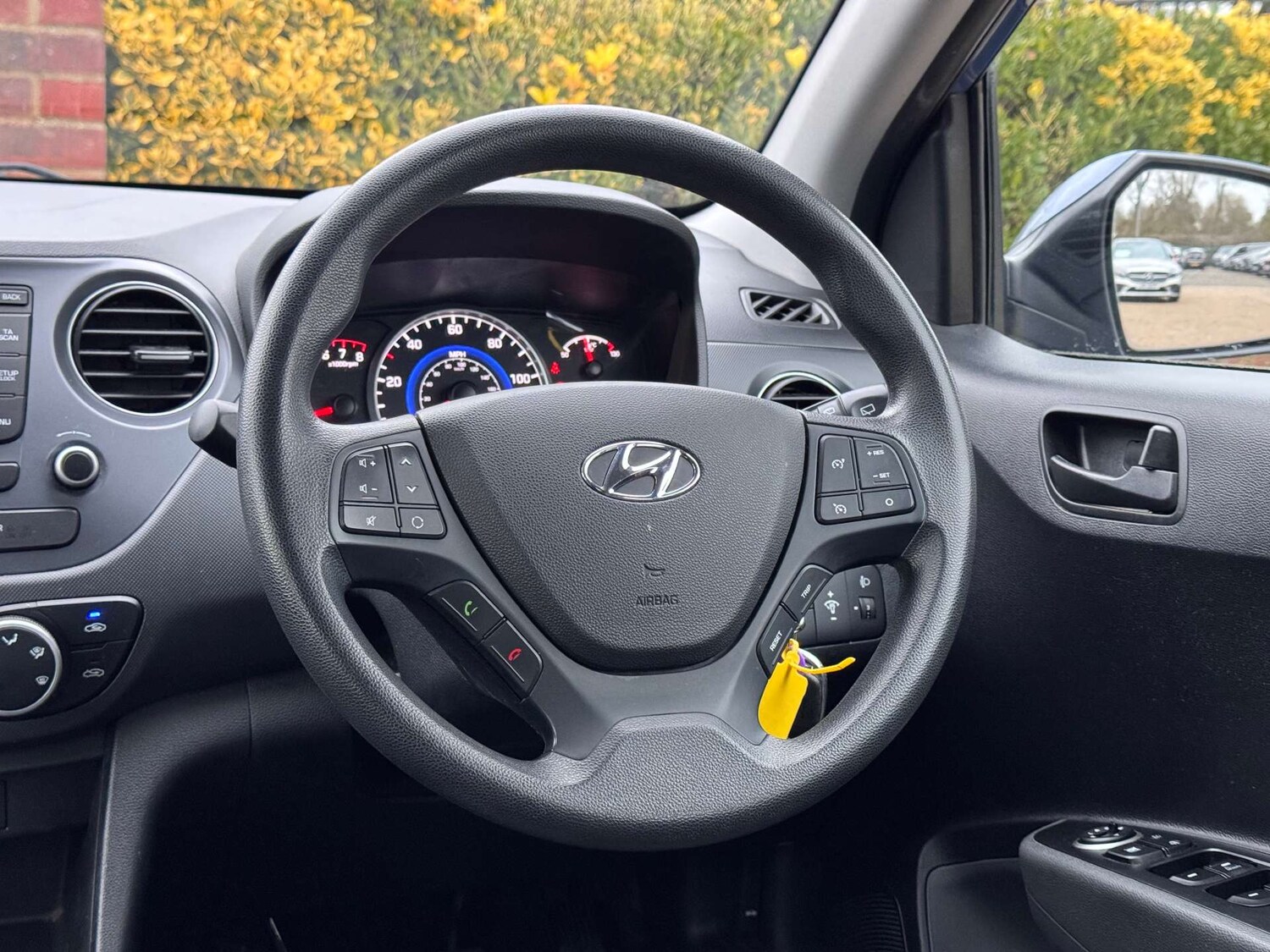 Used Hyundai i10 2018 for sale - 77594765: Photo 6