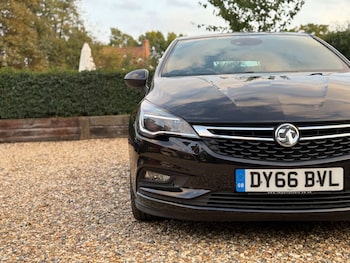 Used Vauxhall Astra 2017 for sale - 76118388: Photo 2