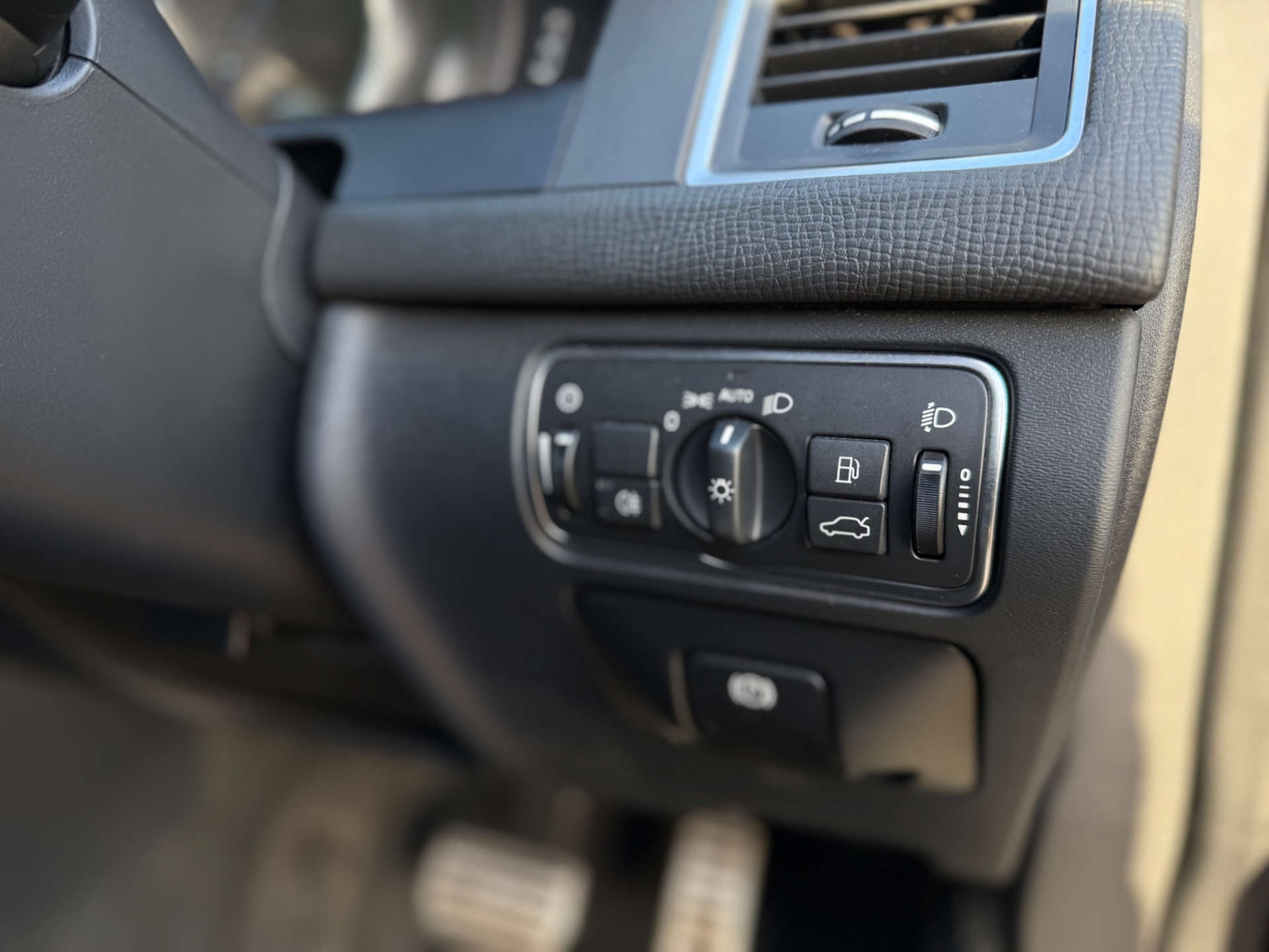 Used Volvo XC60 2016 for sale - 77211770: Photo 33