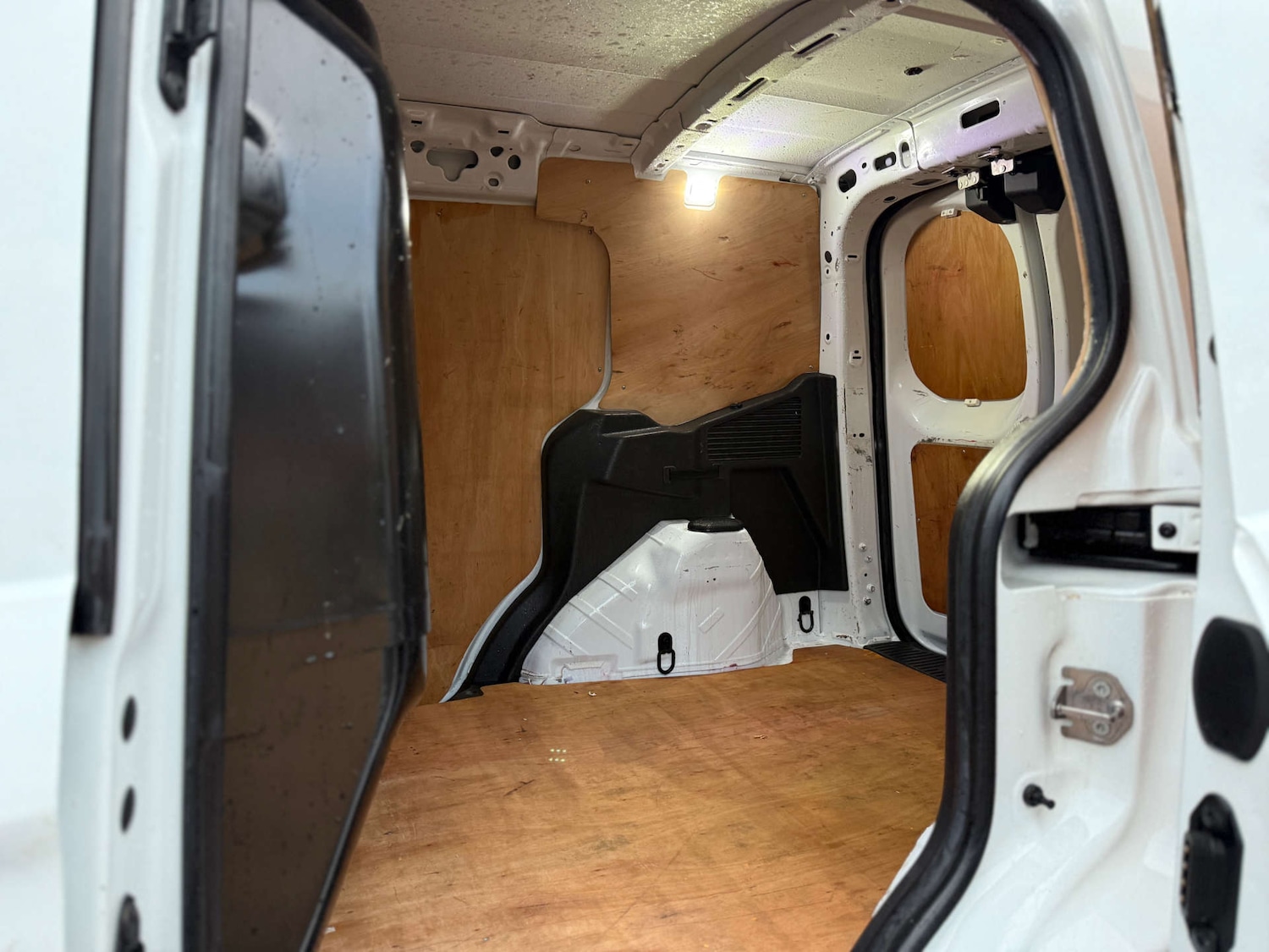 Used Ford Transit Courier 2019 for sale - 77022614: Photo 28