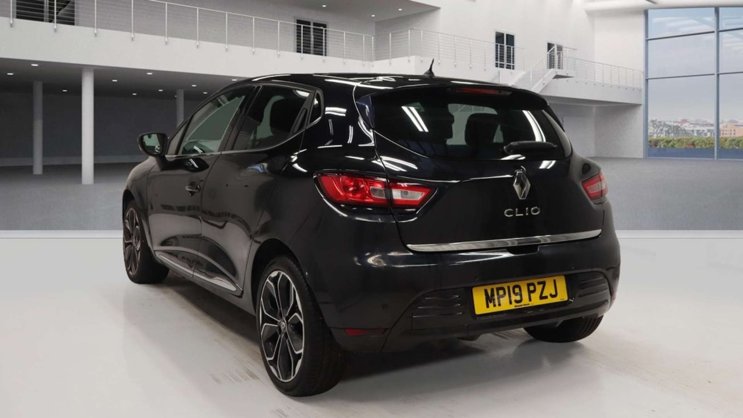 Used Renault Clio 2019 for sale - 76400353: Photo 3