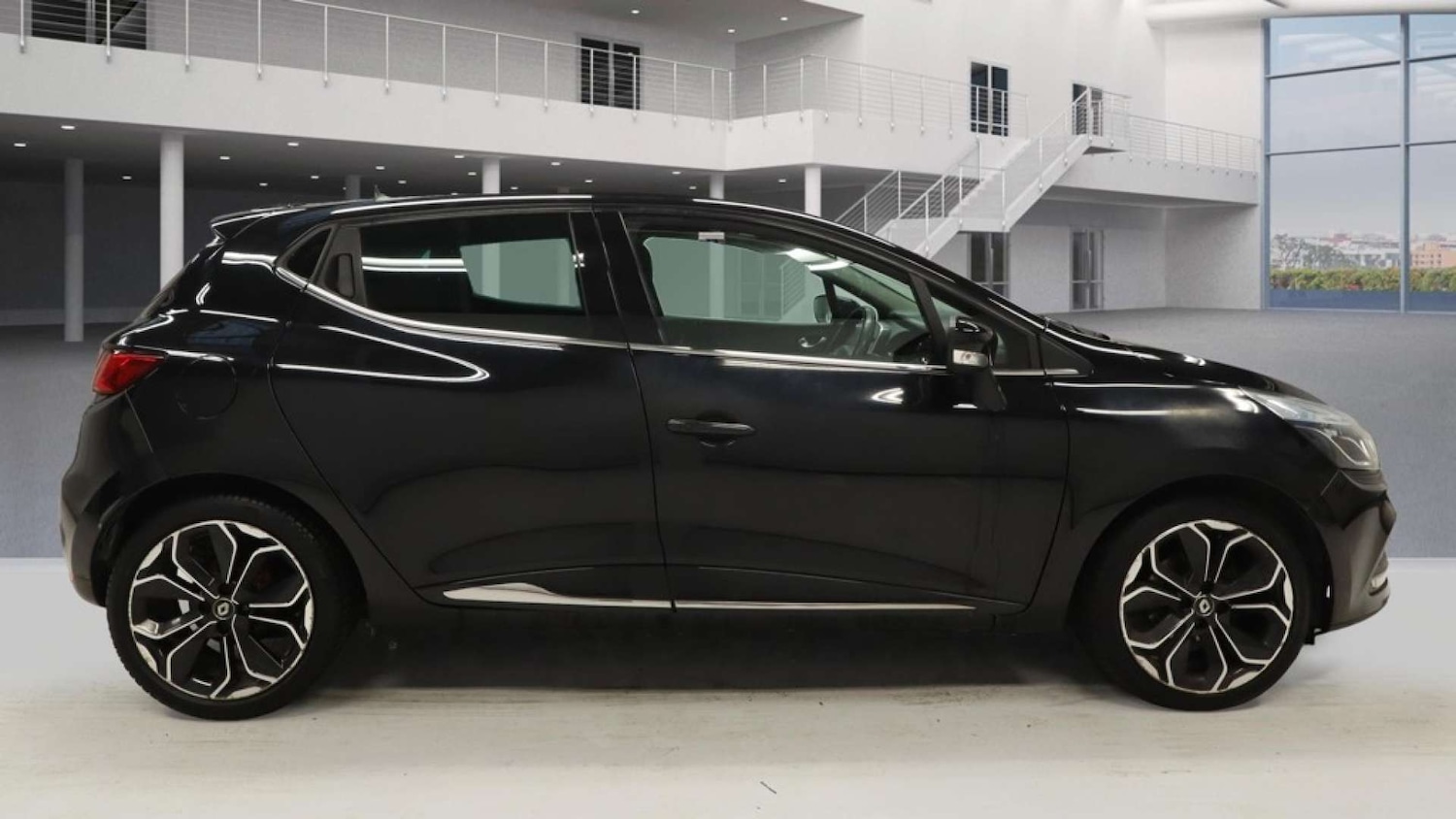 Used Renault Clio 2019 for sale - 76400353: Photo 5