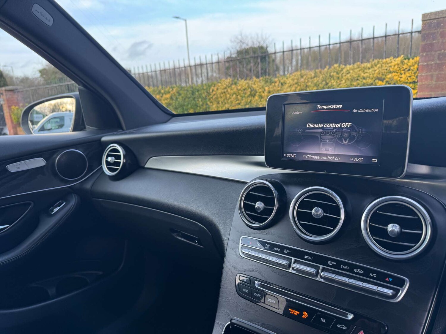 Used Mercedes-Benz GLC 2017 for sale - 77621870: Photo 40