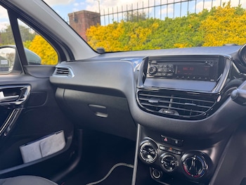 Used Peugeot 208 2013 for sale - 78534926: Photo