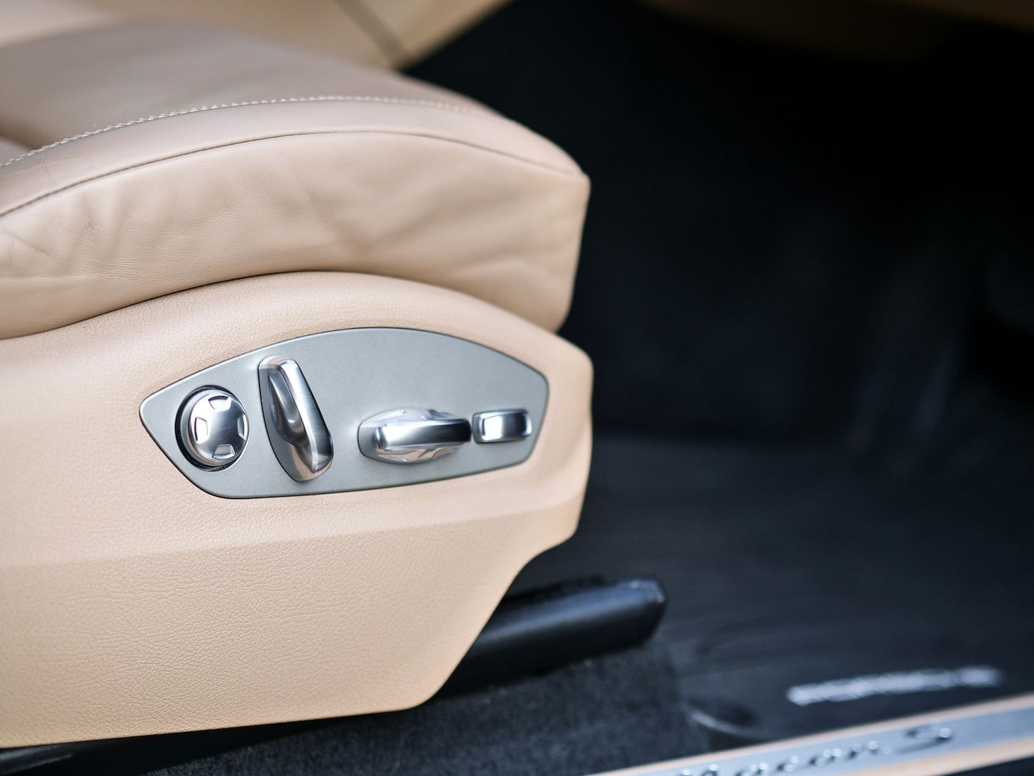 Used Porsche Macan 2021 for sale - 77321436: Photo 12