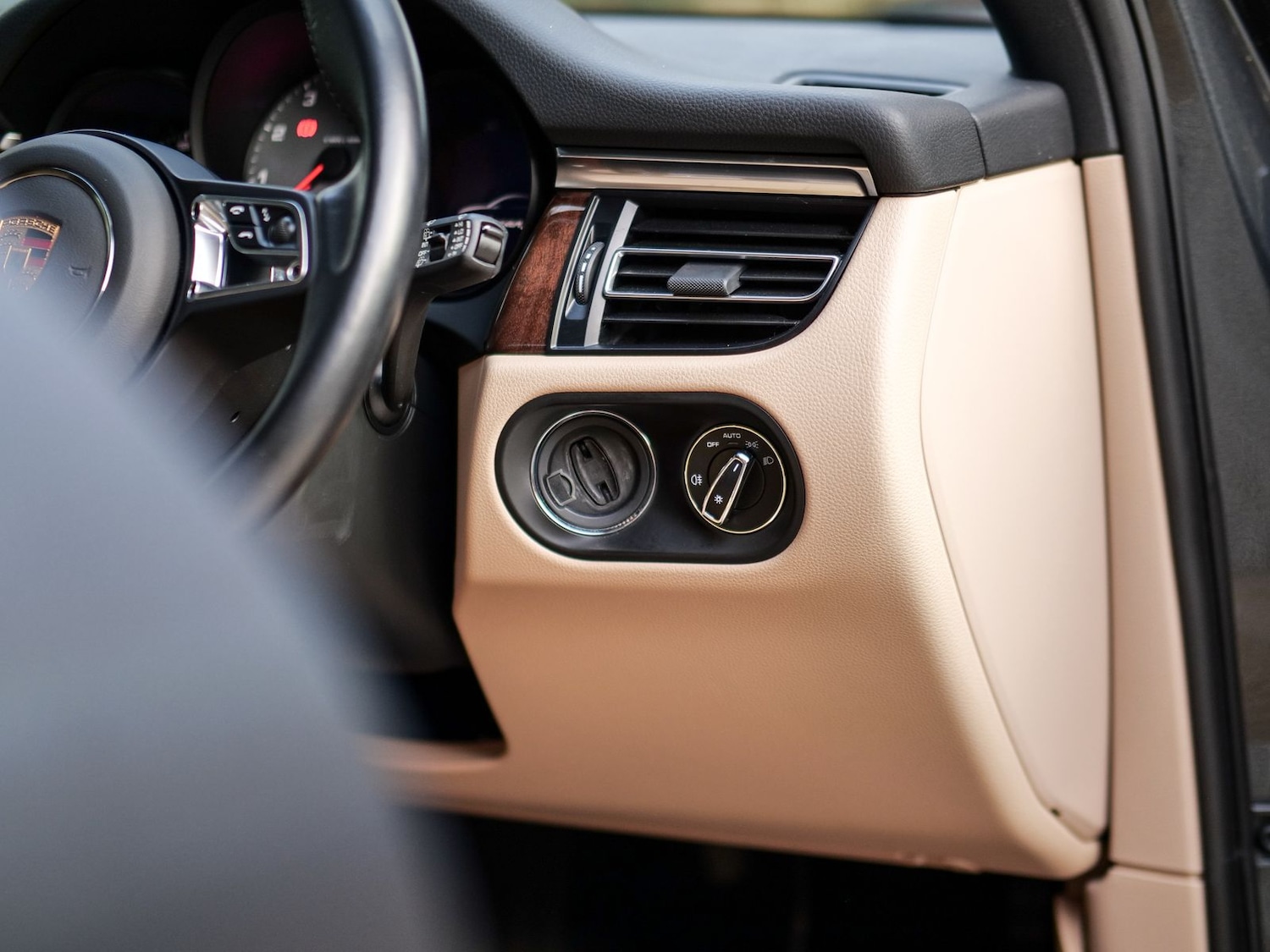 Used Porsche Macan 2021 for sale - 77321436: Photo 28