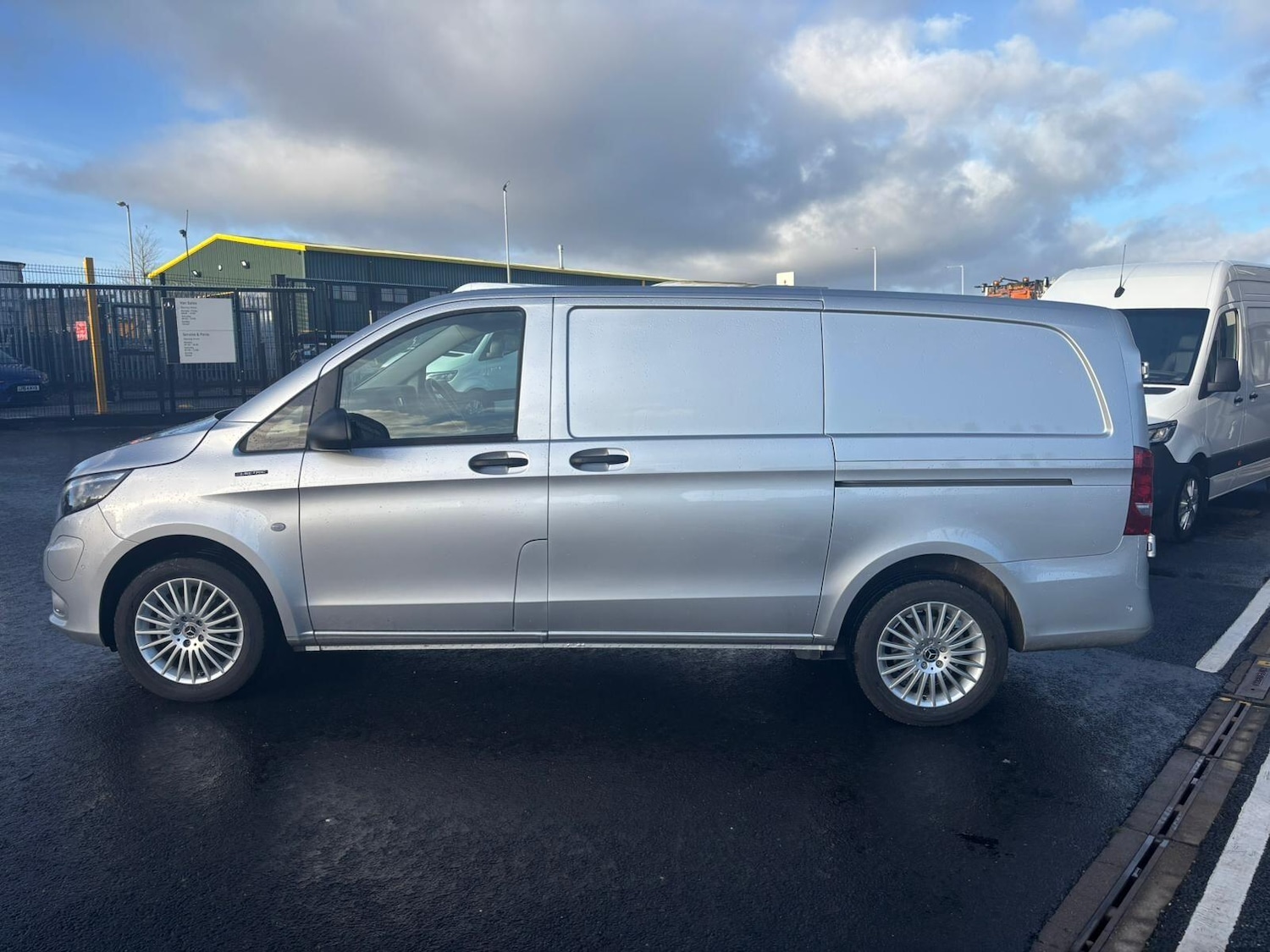 Used Mercedes-Benz Vito 2023 for sale - 77131313: Photo 2