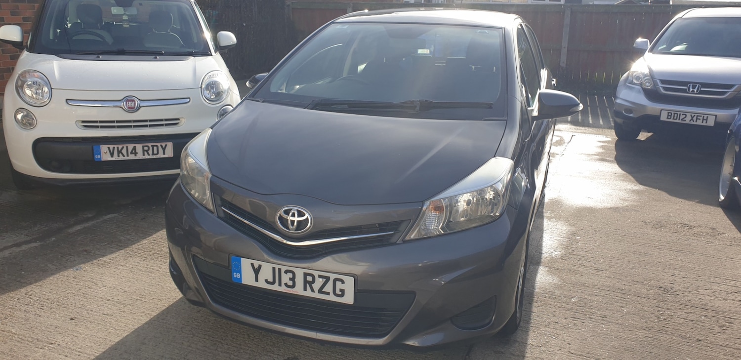 Used Toyota Yaris 2013 for sale - 76375435: Photo 2