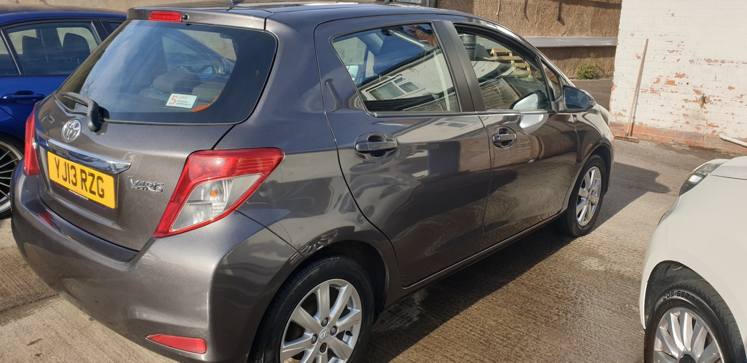 Used Toyota Yaris 2013 for sale - 76375435: Photo 4