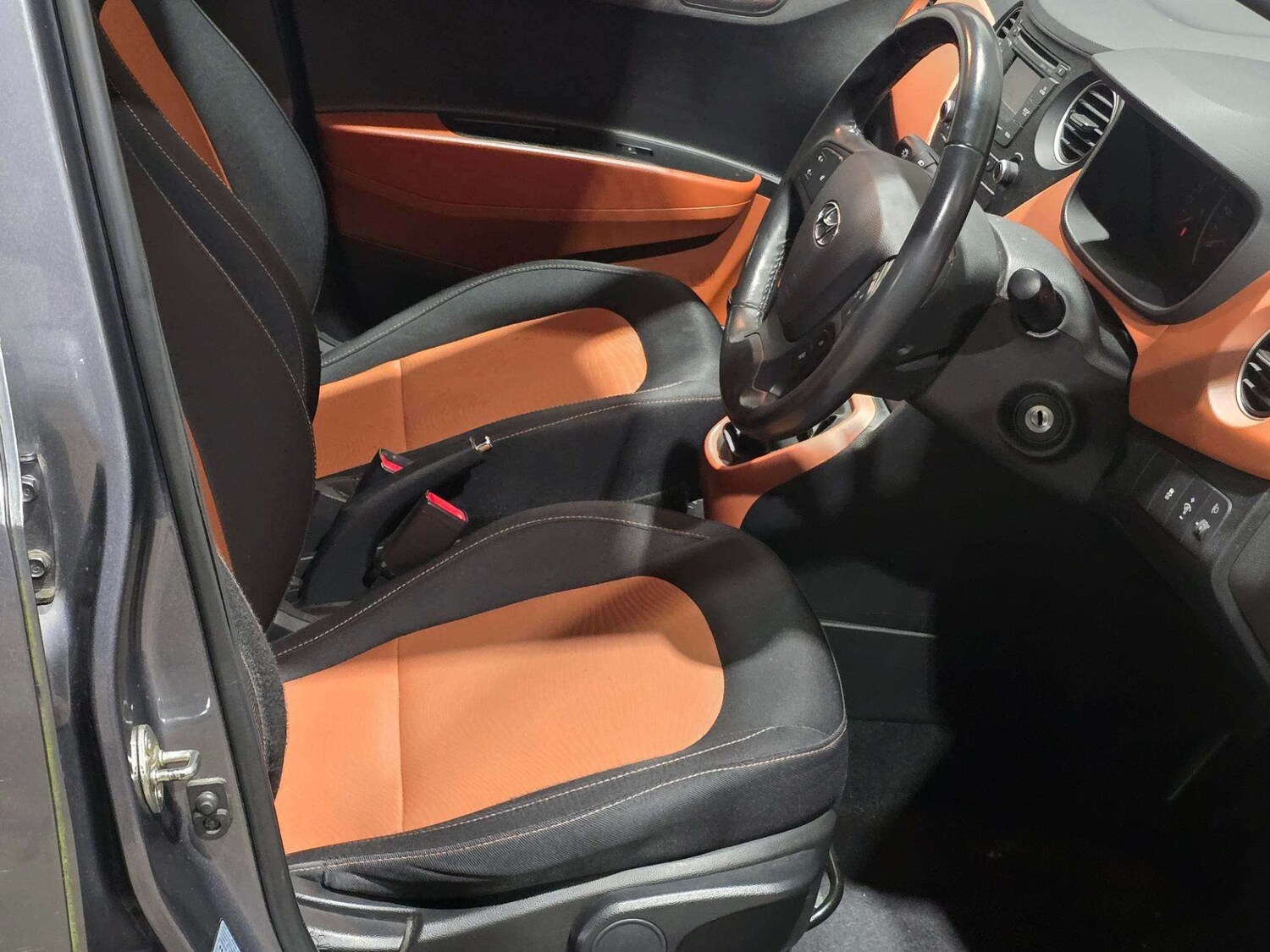 Used Hyundai i10 2014 for sale - 77298645: Photo 4