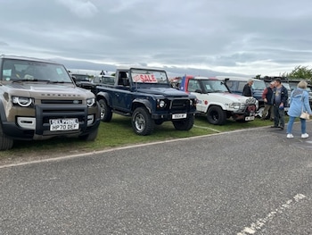 Land Rover - Defender