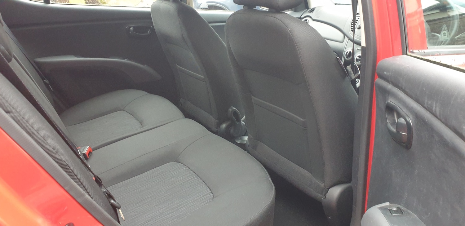 Used Hyundai i10 2013 for sale - 76969440: Photo 9