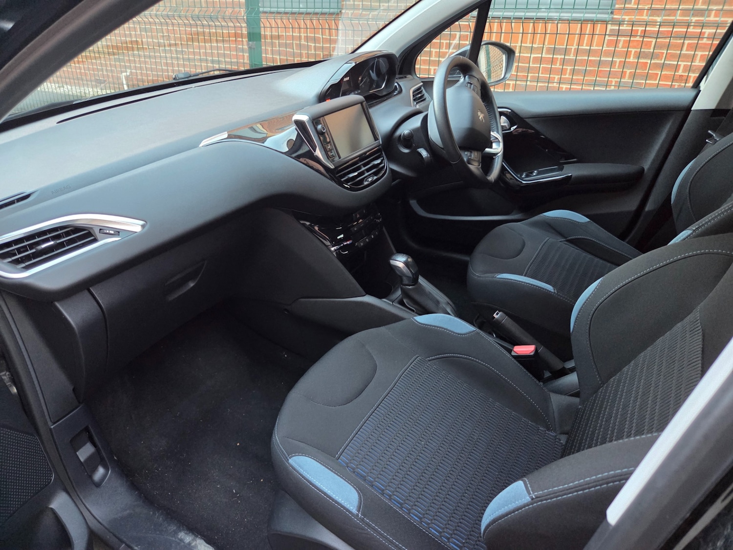 Used Peugeot 208 2015 for sale - 77921076: Photo 12