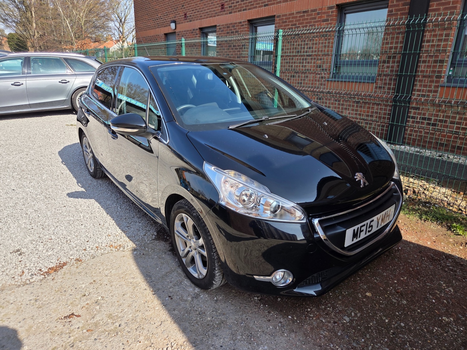 Used Peugeot 208 2015 for sale - 77921076: Photo 15