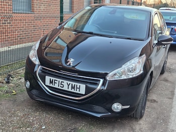 Used Peugeot 208 2015 for sale - 77921076: Photo