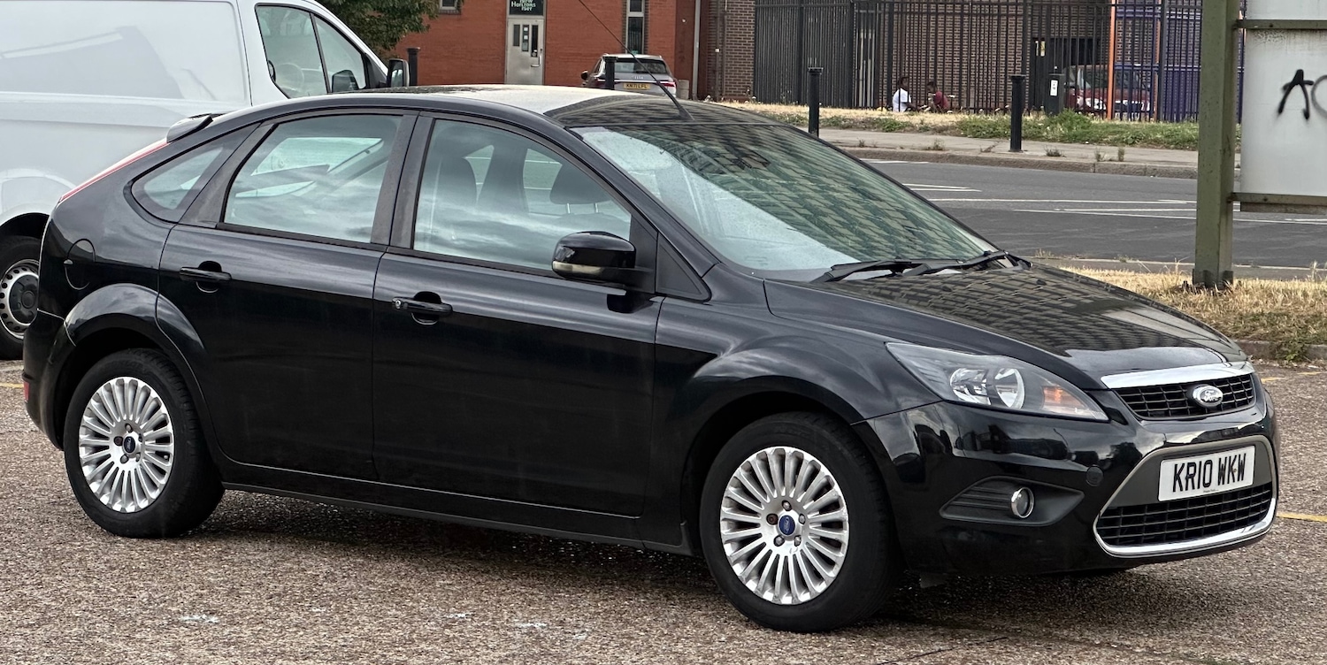 Used Ford Focus 2010 for sale - 76100585: Photo 1