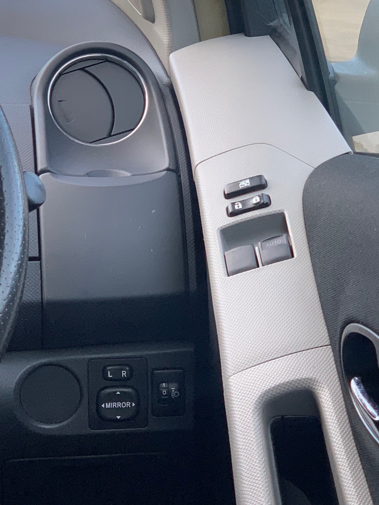 Used Toyota Yaris 2011 for sale - 76576698: Photo 15