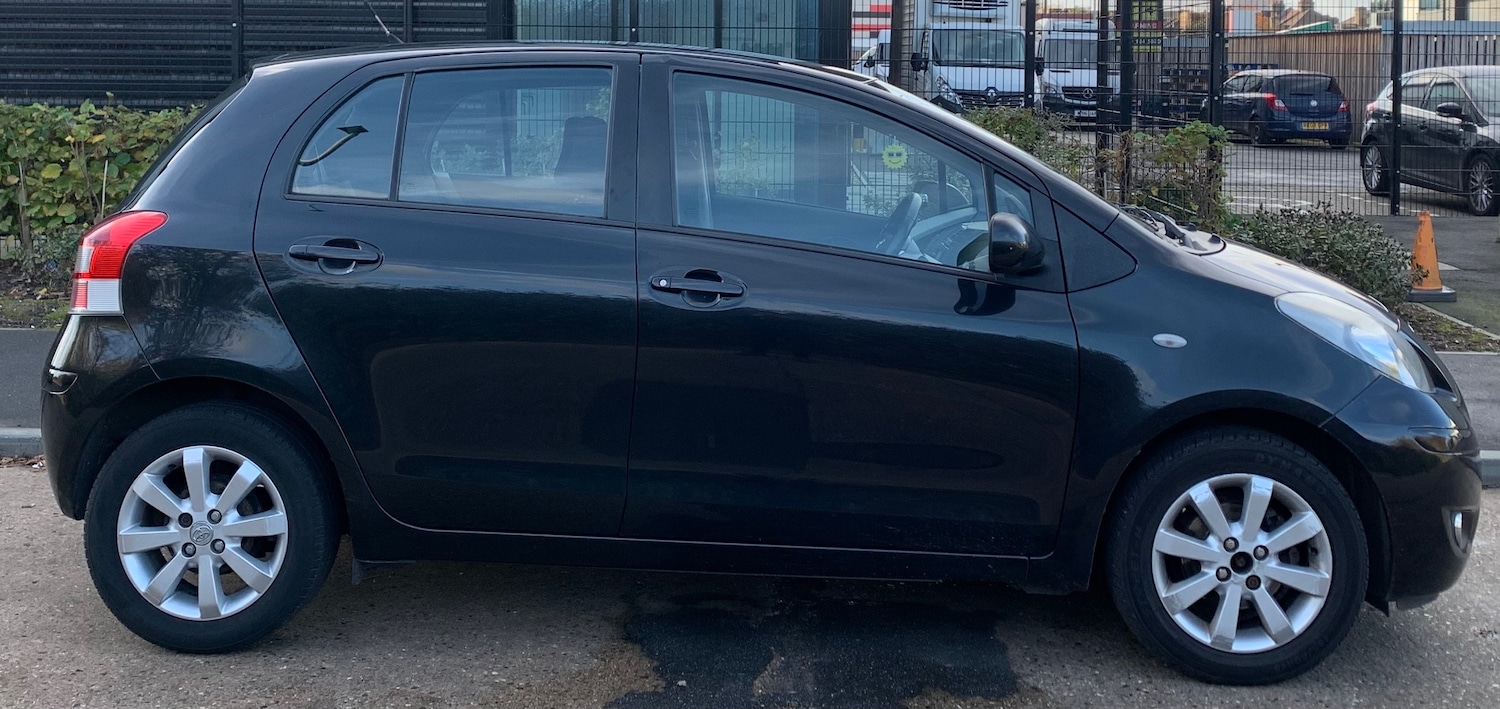 Used Toyota Yaris 2011 for sale - 76576698: Photo 8