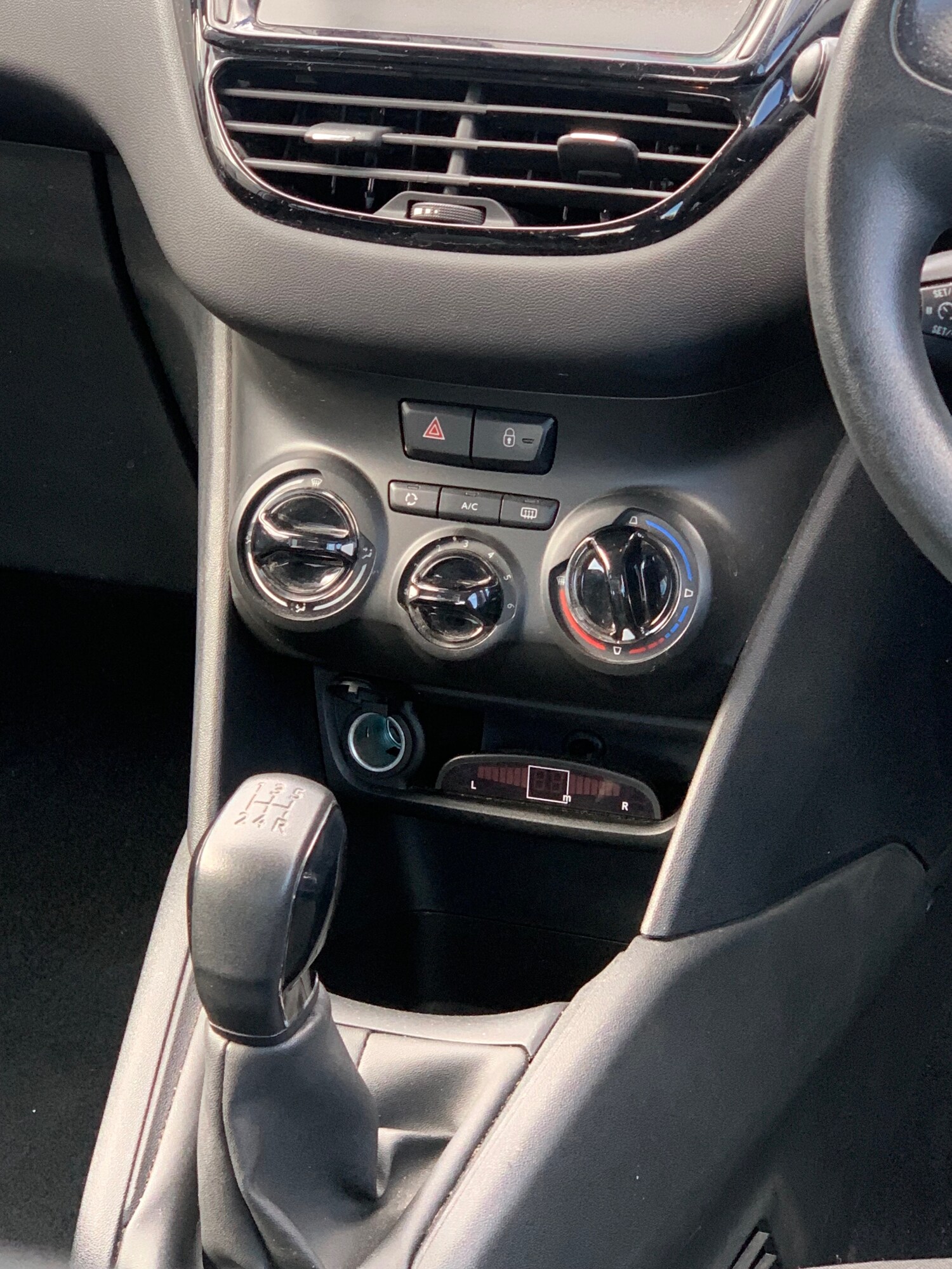 Used Peugeot 208 2013 for sale - 78149708: Photo 17