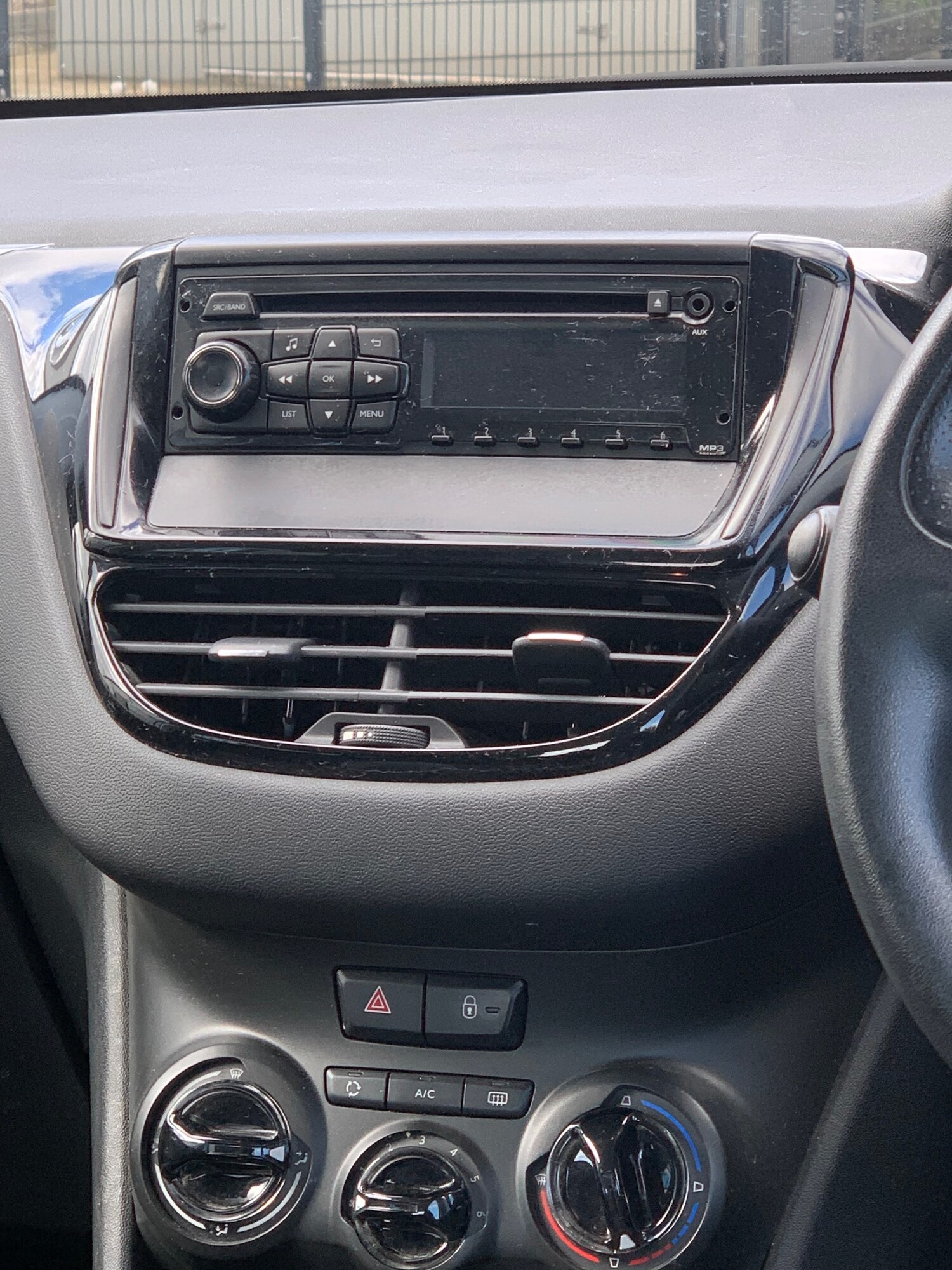 Used Peugeot 208 2013 for sale - 78149708: Photo 18