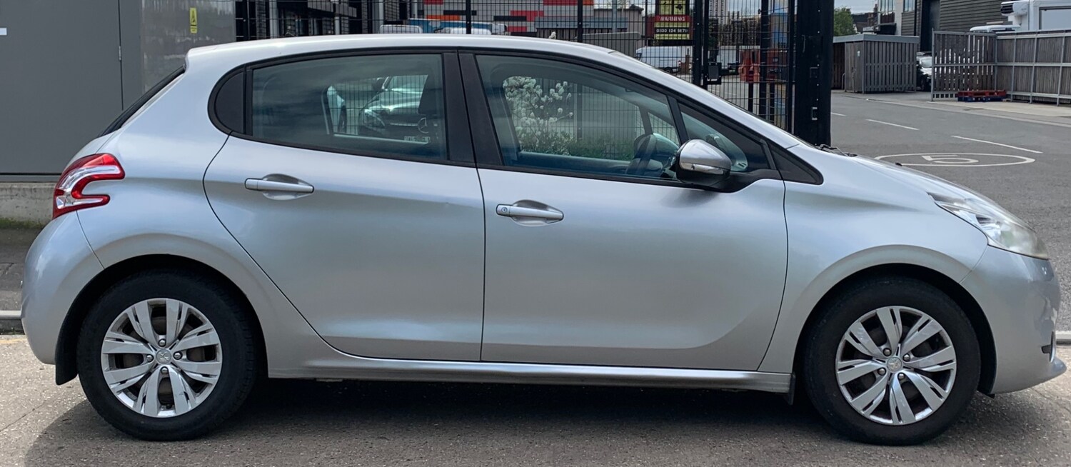 Used Peugeot 208 2013 for sale - 78149708: Photo 6