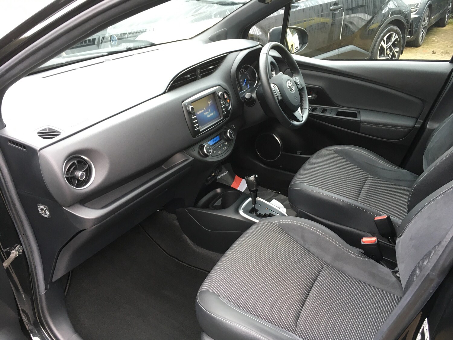 Used Toyota Yaris 2018 for sale - 77557340: Photo 13