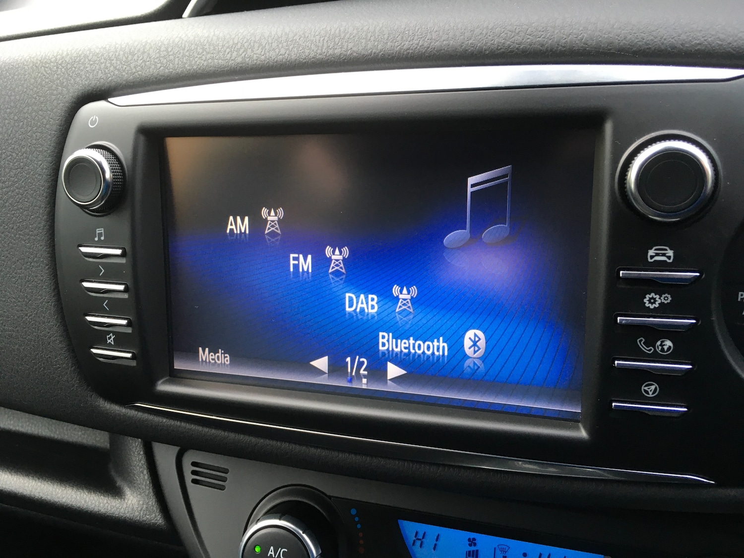 Used Toyota Yaris 2018 for sale - 77557340: Photo 21