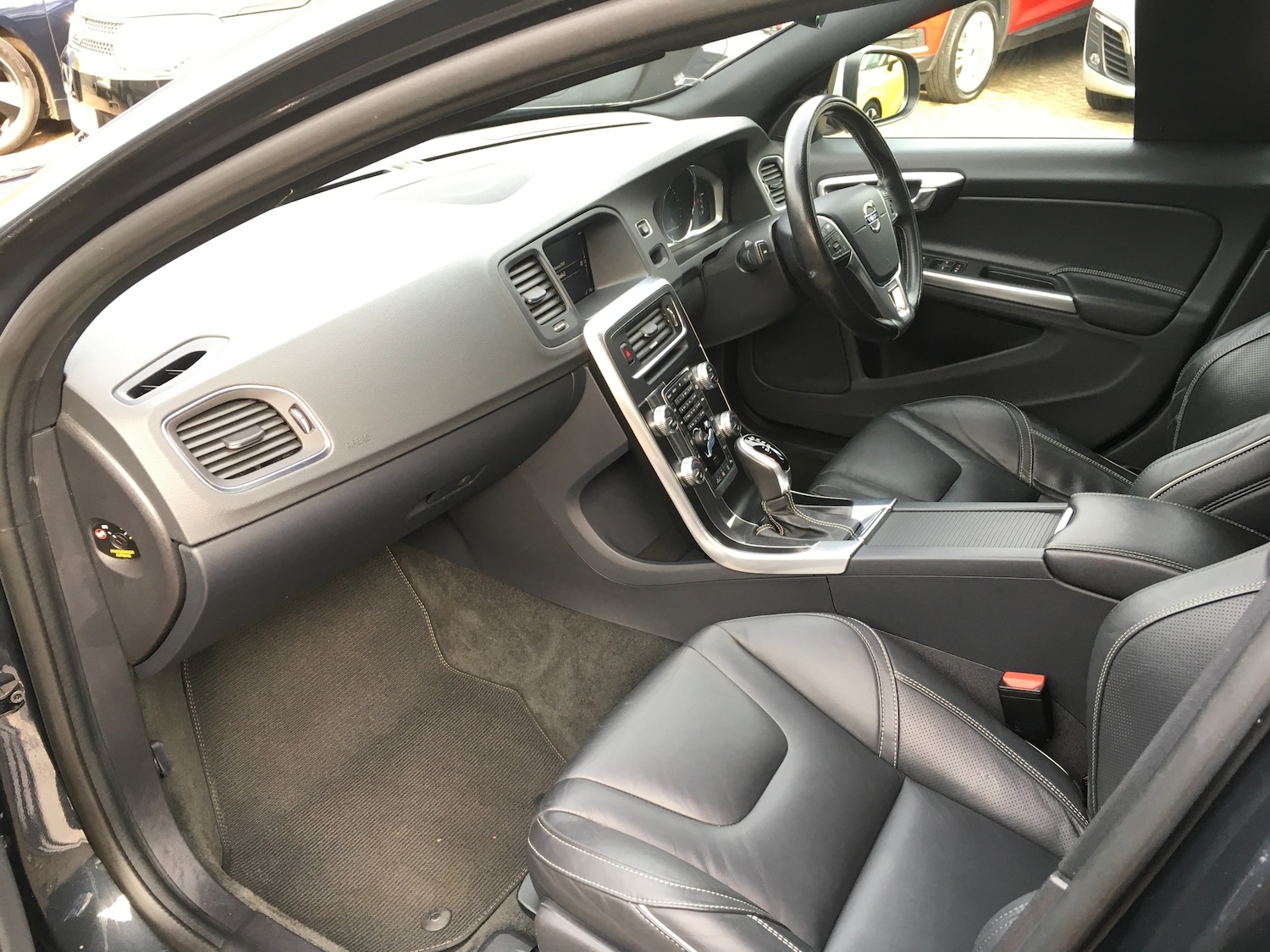 Used Volvo V60 2017 for sale - 76017340: Photo 12