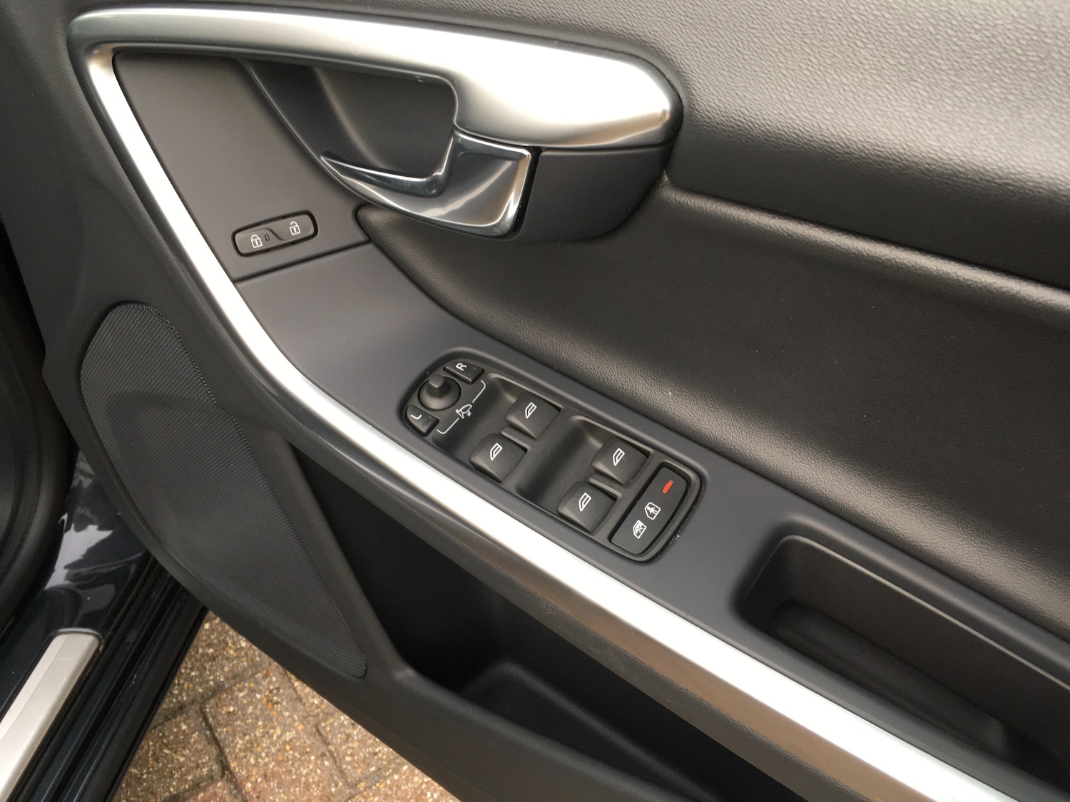 Used Volvo V60 2017 for sale - 76017340: Photo 33