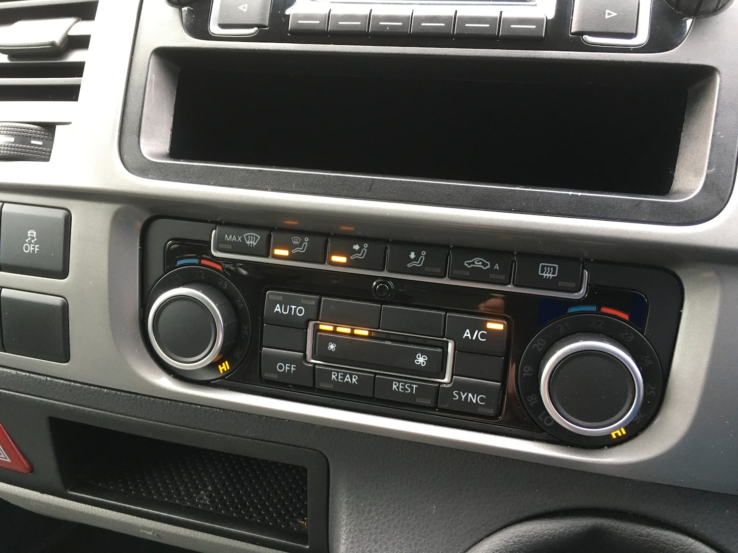 Used Volkswagen Transporter Shuttle 2015 for sale - 76931702: Photo 20