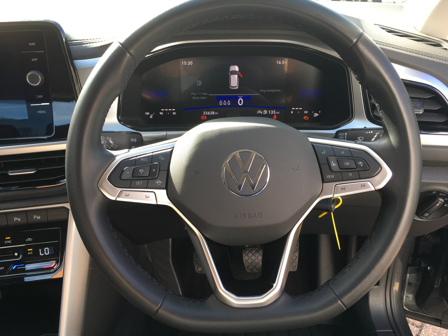 Used Volkswagen T-Roc 2023 for sale - 75995620: Photo 25