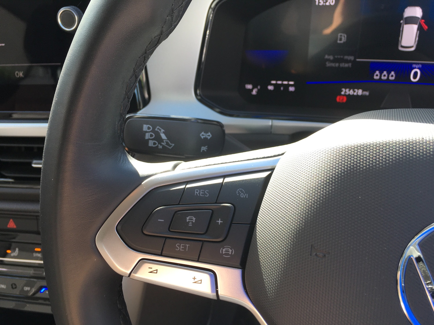 Used Volkswagen T-Roc 2023 for sale - 75995620: Photo 26