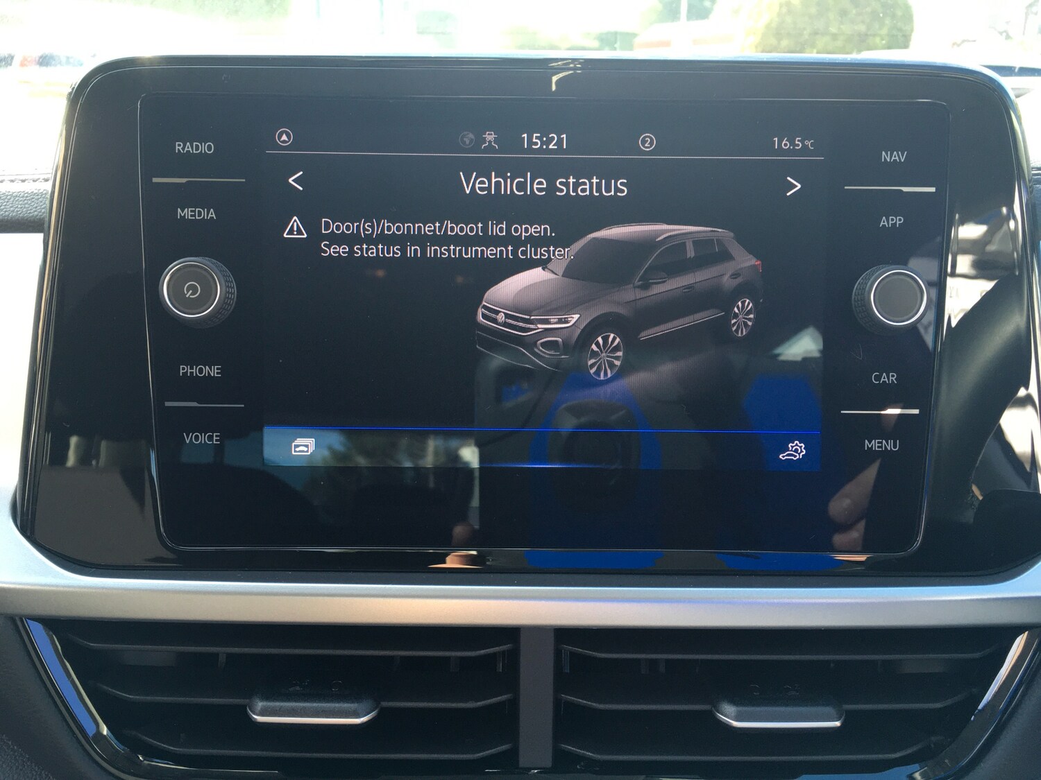 Used Volkswagen T-Roc 2023 for sale - 75995620: Photo 32