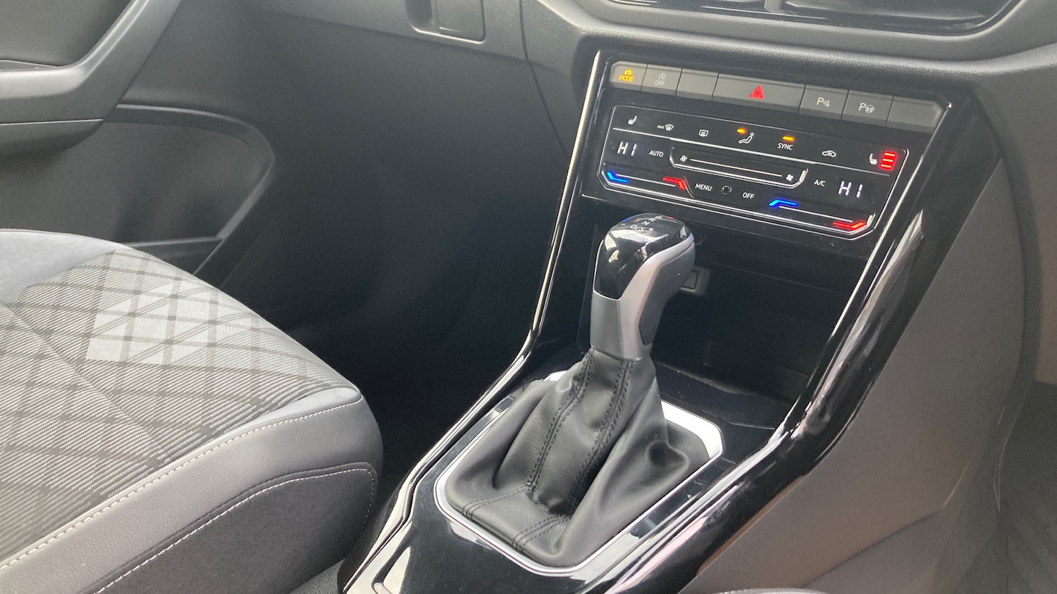 Used Volkswagen T-Roc 2024 for sale - 76599913: Photo 13