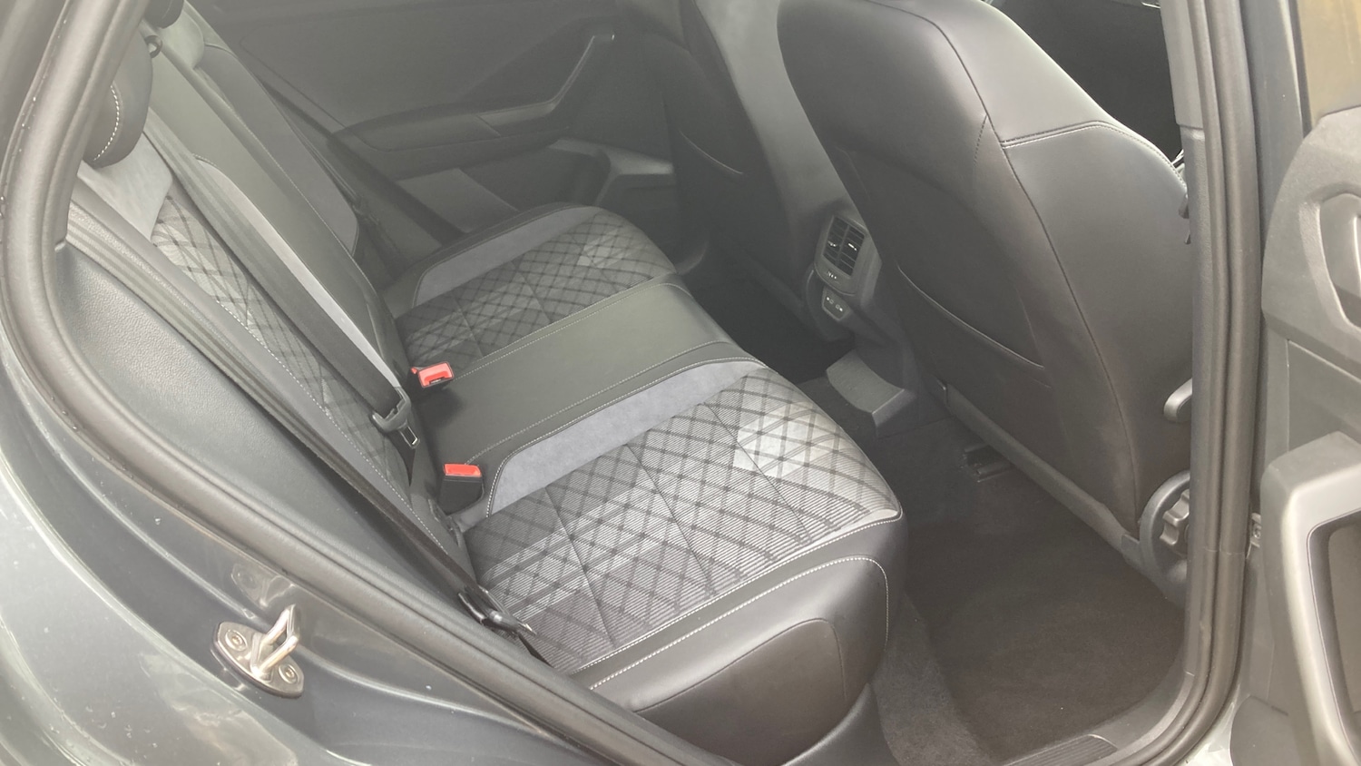 Used Volkswagen T-Roc 2024 for sale - 76599913: Photo 16