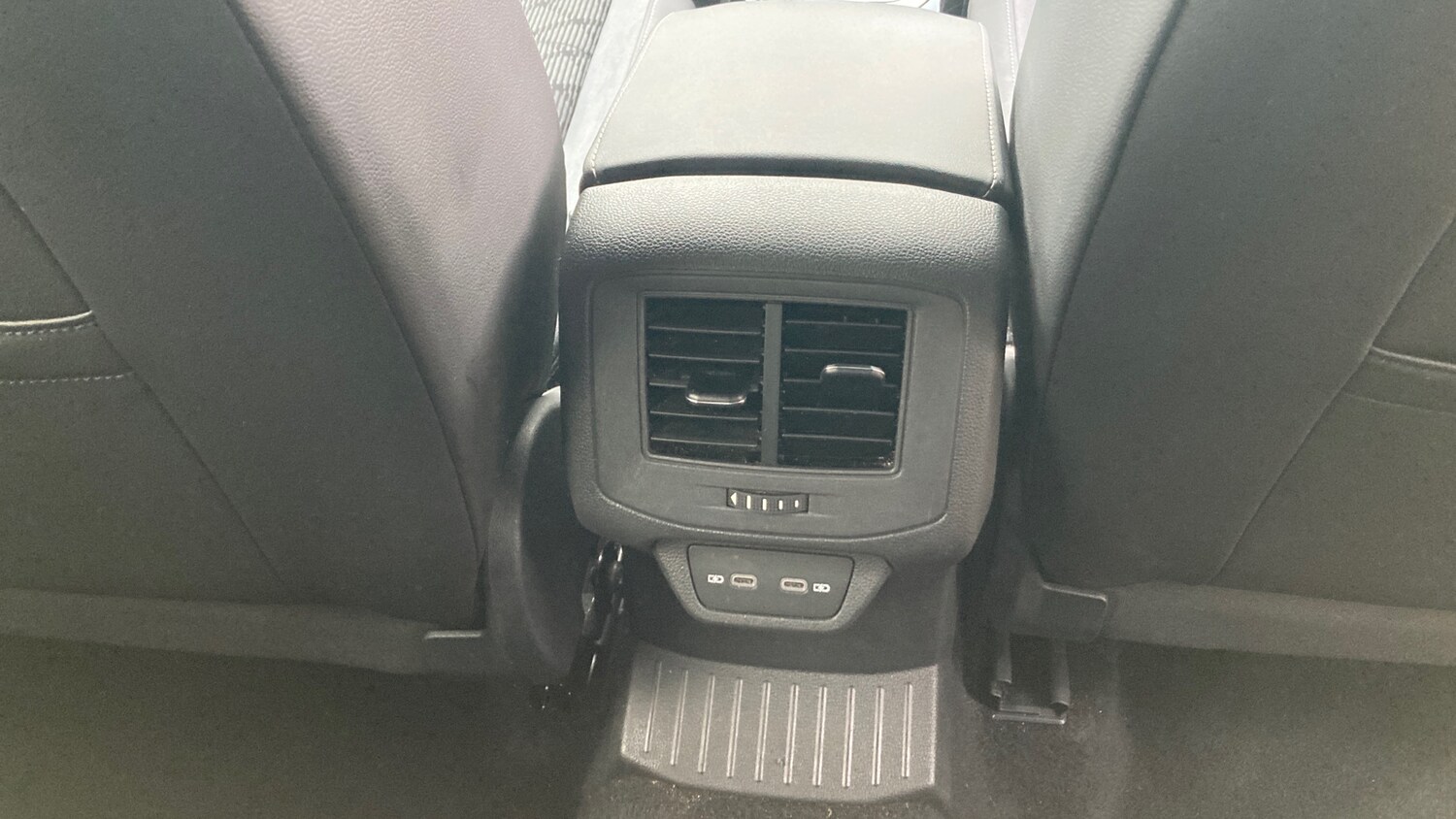 Used Volkswagen T-Roc 2024 for sale - 76599913: Photo 35