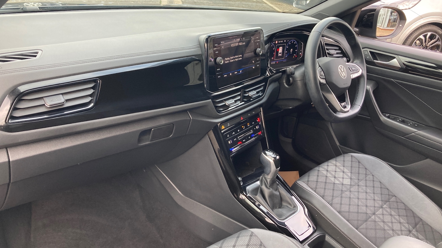 Used Volkswagen T-Roc 2024 for sale - 76599913: Photo 9