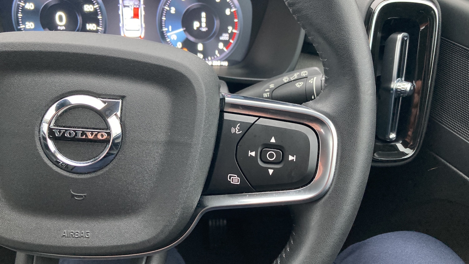 Used Volvo XC40 2020 for sale - 77036640: Photo 32