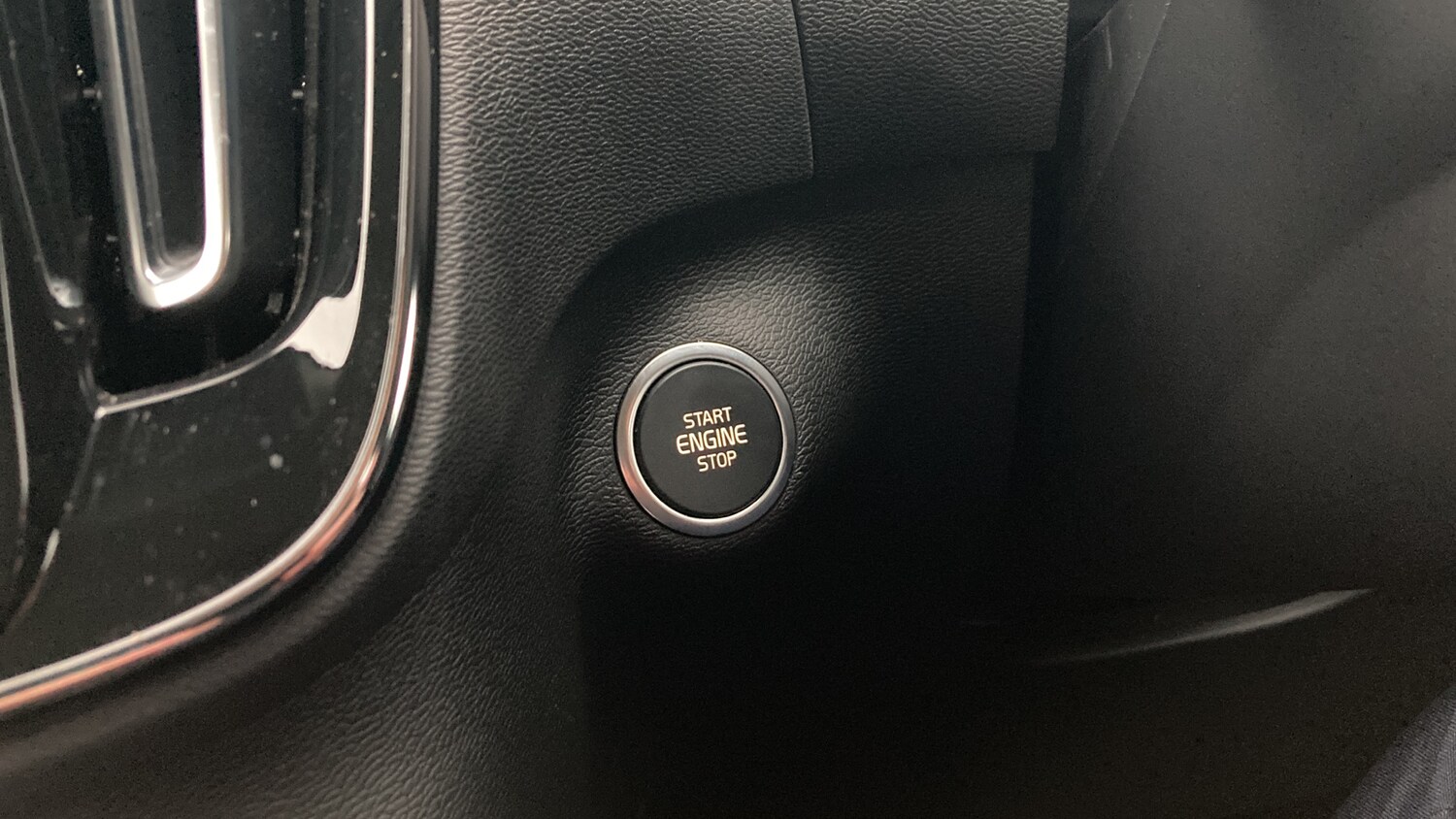 Used Volvo XC40 2020 for sale - 77036640: Photo 33